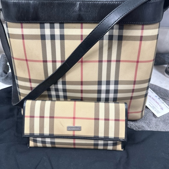 Authentic Burberry purse and Wallet. Bought in Chicago on the Magnificent Mile! - Picture 1 of 3